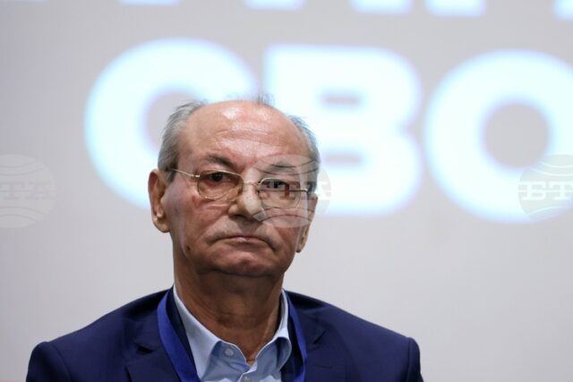 Почетният председател на АПС Ахмед Доган обяви, че партията ще подкрепи Румен Радев