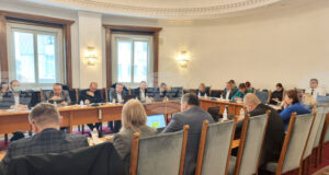 Правната комисия прие на второ четене законови промени, с които се разрешава рекламата на адвокатската дейност и използването на посрединици