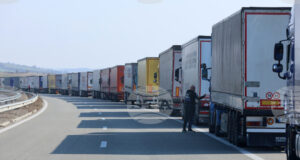 Гърция и Германия разбиха контрабандна мрежа за трафик на кокаин в Европа; наркотикът е бил скрит в камиони, регистрирани главно в България