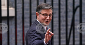 Председателят на Камарата на представителите Джонсън: Великобритания и САЩ могат да преодолеят различията си