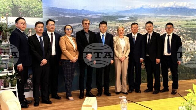 Представители на Община Казанлък и на водеща компания в Китай Представители на Община Казанлък и на водеща компания в Китай обсъдиха бъдещо партньорство в областта на инфраструктурата и инвестициите