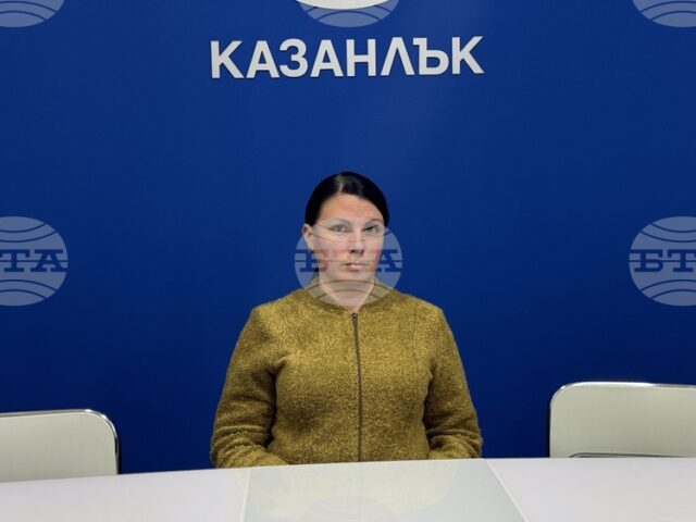 Представяне на списание ЛИК „Читалищата в минало и бъдеще време“
                                                                                                За да имаме държава, трябва да имаме и читалища, които да пазят културната памет, каза председателят на НЧ "Искра – 1860" в Казанлък Теодора Иванова