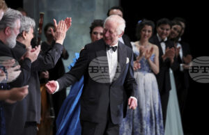 През 2026 г. Кралската опера в Лондон ще постави нови сценични завеси, почитащи патрона крал Чарлз Трети