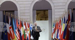 Премиерът в оставка Росен Желязков пристигна в Париж за участие в срещата на Коалицията на желаещите