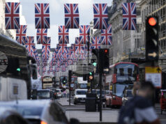 Продажбите на нови автомобили във Великобритания са нараснали с близо 3,5 процента през 2025 г.