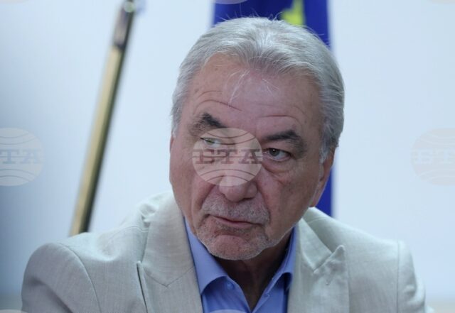 Процесът на въвеждането на еврото е плавен, според председателя на КЗК Росен Карадимов