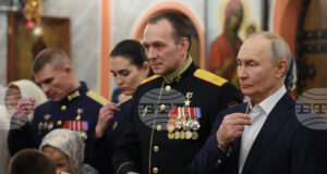 Путин приветства "свещената мисия" на руските войски по време на православната коледна служба близо до Москва