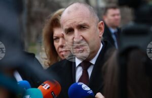 Радев се обяви за 100% машинно гласуване, но със задължително ръчно преброяване на разписките Румен Радев