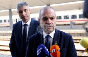 Реформата в БДЖ закъснява с над 25 години, според министъра на транспорта и съобщенията в оставка Гроздан Караджов