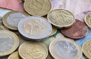 Евромонетите от всички държави в еврозоната са законно платежно средство, припомня Европейската комисия