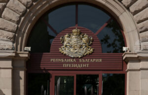 Румен Радев връчва първия мандат на ГЕРБ-СДС: Политически очаквания по пътя на предсрочните избори Президентът Румен Радев още през ноември заяви, че Движение „Трети март“ няма нищо общо с него, напомнят от прессекретариата на държавния глава