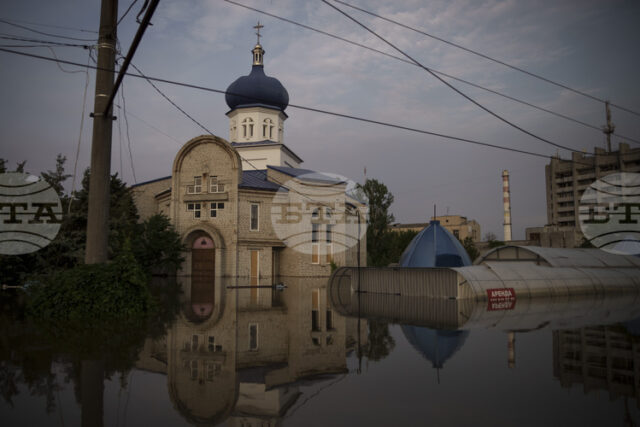 Руските войски обстреляха катедрала в Херсон Руските войски обстреляха катедрала в Херсон