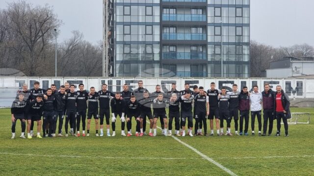 С група от 25 футболисти Локомотив (Пловдив) замина за подготвителния си лагер в Турция