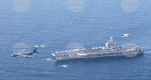 Американският самолетоносач "Ейбрахам Линкълн".