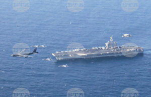 Американският самолетоносач "Ейбрахам Линкълн".