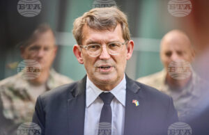 САЩ, Дания и Гренландия обсъждат бъдещето на острова в Белия дом Датският министър на отбраната Троелс Лун Поулсен.