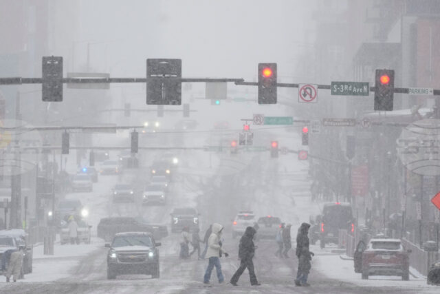Силна зимна буря прекъсна електрозахранването на хиляди домакинства в САЩ и причини транспортен хаос в редица щати
