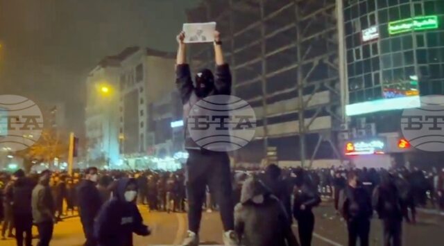 Синът на последния ирански шах призовава САЩ да предприемат бързи Синът на последния ирански шах призовава САЩ да предприемат бързи действия на фона на протестите в Иран