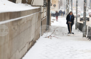 След първия снеговалеж са наложени 46 глоби на търговски обекти за непочистени тротоари, съобщиха от Столична община