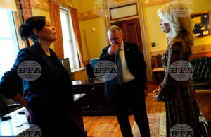 Външният министър на Дания Ларс Льоке Расмусен и гренландската му колежка Вивиан Моцфелт преди срещата в Белия дом с американския вицепрезидент Джей Ди Ванс и държавния секретар Марко Рубио, 14 януари 2026 г