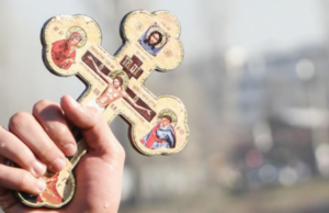 Смелчаци спасиха Богоявленския кръст в страната при пролетни температури (ОБЗОР) Кръст, Богоявление