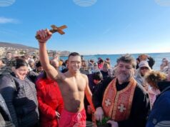 Смелчаци ще скачат в студените морски води на Богоявление край Свети Влас