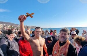 Смелчаци ще скачат в студените морски води на Богоявление край Свети Влас