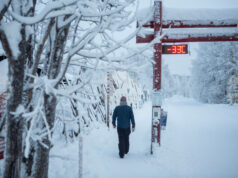 Спрени полети заради мразовито време блокираха хиляди туристи във Финландия
