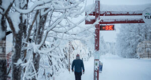 Спрени полети заради мразовито време блокираха хиляди туристи във Финландия