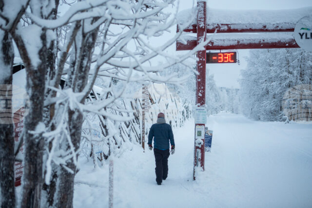 Спрени полети заради мразовито време блокираха хиляди туристи във Финландия