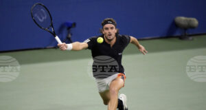 Стефанос Циципас загуби от 87-ия в света в първия кръг на турнира в Аделаида