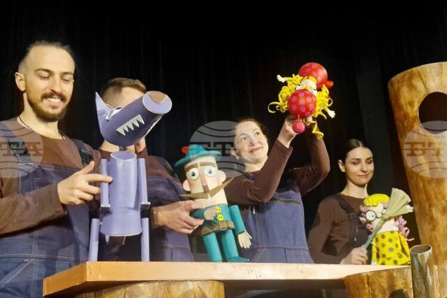 Театърът не е обикновен занаят или професия, каза за БТА в Хасково режисьорът Леонард Капон