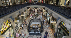 Темпът на покачване на потребителските цени в Австралия се забавя през ноември, но основната инфлация остава стабилна