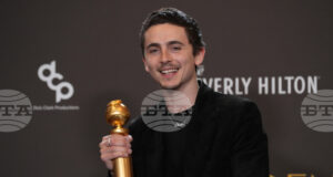 Тимъти Шаламе триумфира в една от най-оспорваните категории на наградите „Златен глобус“, които тази година бяха с лек политически оттенък