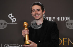 Тимъти Шаламе триумфира в една от най-оспорваните категории на наградите „Златен глобус“, които тази година бяха с лек политически оттенък Тимъти Шаламе триумфира в една от най-оспорваните категории на наградите „Златен глобус“, които тази година бяха с лек политически оттенък