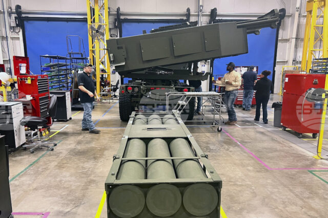 Тръмп иска 1,5 трилиона долара за отбрана през 2027 г. и заплашва да спре дивиденти и обратно изкупуване на акции в сектора