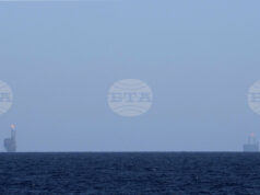 Украйна съобщи, че е повредила три руски петролни платформи в Каспийско море