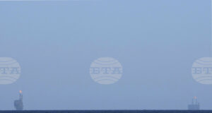 Украйна съобщи, че е повредила три руски петролни платформи в Каспийско море