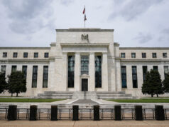 Управлението за федерален резерв на САЩ заседава за първи път през 2026 г. на фона на бурята, предизвикана от президента Доналд Тръмп