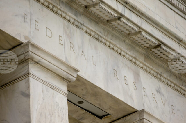 ОБНОВЕНА УФР очаквано намали основните лихви с четвърт процентен пункт и сигнализира за още две понижения до края на годината