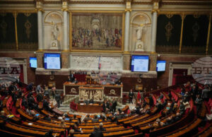 Френското правителство оцеля при два вота на недоверие срещу бюджета за 2026 г. Френското правителство оцеля при първия от два вота на недоверие срещу бюджета за 2026 г.