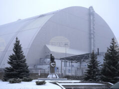 Чернобилската АЕЦ вече е свързана с украинската енергийна мрежа и нивото на радиация е нормално, обяви Киев