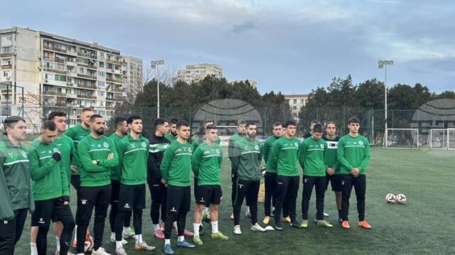 Четирима напускат третодивизионния Нефтохимик (Бургас) на старта на зимната подготовка, нападател от Несебър е първото подкрепление