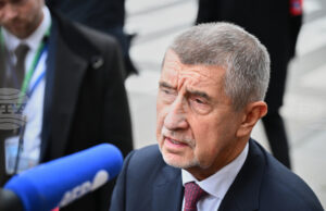 Чехия няма да продава леки изтребители на Украйна, заяви премиерът Андрей Бабиш