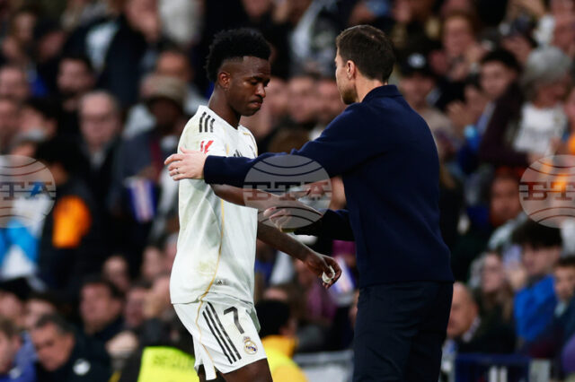 Шаби Алонсо подкрепи Винисиус, въпреки освиркванията от страна на публиката