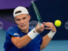 Якуб Меншик и Себастиан Баес се класираха за финала на турнира по тенис в Окланд