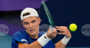 Якуб Меншик и Себастиан Баес се класираха за финала на турнира по тенис в Окланд