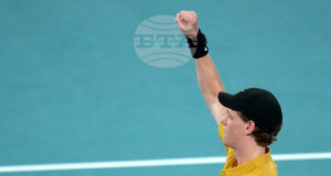 Яник Синер загуби първи сет от октомври насам, измъчи се от горещото време, но стигна до четвъртия кръг на „Откритото първенство на Австралия“