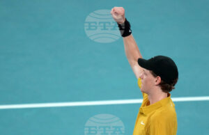 Яник Синер загуби първи сет от октомври насам, измъчи се от горещото време, но стигна до четвъртия кръг на „Откритото първенство на Австралия“