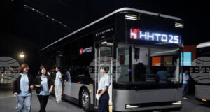 „Фокскон“ и „Мицубиши“ обединяват усилия за производство на електрически автобуси в Япония